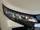 【LEDヘッドライト】悪天候や夜間走行時も良好な視界を確保し安心して運転できる高輝度LEDヘッドライトを装備!点灯速度が早く、消費電力も抑えられています。