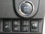 安全運転をお手伝いするダイハツ自動車の運転支援装置「スマートアシスト機能」付きです。