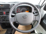 運転が楽しくなる明るく開放的な運転席まわりです。