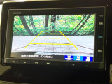 【バックカメラ】駐車時に後方がリアルタイム映像で確認できます。大型商業施設や立体駐車場での駐車時や、夜間のバック時に大活躍!運転スキルに関わらず、今や必須となった装備のひとつです!