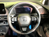 【パドルシフト】ハンドルから手を離さずに素早くシフトアップ&ダウンができるので、エンジンブレーキを使う下り坂や高速道路の合流で加速したい場面で役立ちます。
