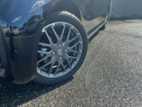 ターボ車となりますので、15インチのアルミホイールを装着しています。