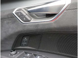 Audi正規ディーラーが高品質をお約束。高度な訓練・教育を受けたAudi専任メカニックが、100項目にもおよぶ精密な点検を実施いたします。すべてをクリアしたAudi車だけが、あなたのお手元に届けられるのです。