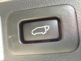 【パワーバックドア】スマートキーや運転席のボタンを押すだけでリアゲートが自動で開閉します!荷物を持っている時や、高い位置にあるバックドアを閉める際に便利な機能です♪