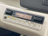 【オートエアコン】一度お好みの温度に設定すれば、車内の温度を検知し風量や温度を自動で調整。暑い…寒い…と何度もスイッチ操作をする必要はありません。快適な車内空間には必須の機能ですね♪