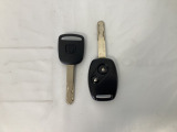 キーレスエントリー付きです。ドアの開け閉めの際に、ボタン操作でキーの差し込み不要です。通常のキーもスペアとして用意しております。