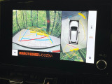 【パノラミックビューモニター】専用のカメラにより、上から見下ろしたような視点で360度クルマの周囲を確認することができます☆死角部分も確認しやすく、狭い場所での切り返しや駐車もスムーズに行えます。