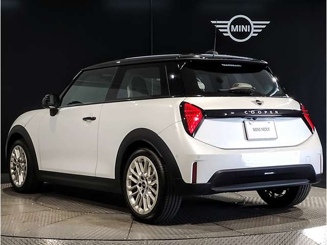 BMW MINI ミニ クーパー C DCT の中古車詳細 (4,000km, ナノク