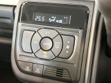 【オートエアコン】一度お好みの温度に設定すれば、車内の温度を検知し風量や温度を自動で調整。暑い…寒い…と何度もスイッチ操作をする必要はありません。快適な車内空間には必須の機能ですね♪