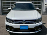 Volkswagenの名前の由来社名の由来は、Volkはドイツ語で「国民・大衆」の意味、Wagenは「車」という意味です。「国民のための車」いつも身近な存在であってほしいという意味が込められています。