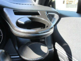 後付けドリンクホルダーも運転席、助手席についております!