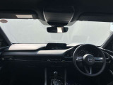 手の動きから、目線の動きまでを考えて作られた運転席。ヒューマンインターフェイス優先とする事で、疲労軽減や安全にも繋がります。