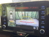 【パノラミックビューモニター】専用のカメラにより、上から見下ろしたような視点で360度クルマの周囲を確認することができます☆死角部分も確認しやすく、狭い場所での切り返しや駐車もスムーズに行えます。