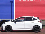 NISMOとは、レースシーンで磨かれた日産のパフォーマンスそのもの。研ぎ澄まされた機能美に結実するNISMOのデザイン。「速さを極めるほど美しくなる」。その哲学はデザインの細部に宿っています。
