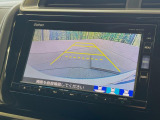 【バックカメラ】駐車時に後方がリアルタイム映像で確認できます。大型商業施設や立体駐車場での駐車時や、夜間のバック時に大活躍!運転スキルに関わらず、今や必須となった装備のひとつです!