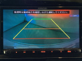 バックでの車庫入れも安心です! リアカメラが付いているバックモニター付のナビを装備しております。操作線もついており距離感も画面から確認できます。