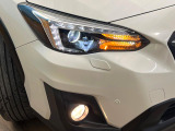 【LEDヘッドライト】悪天候や夜間走行時も良好な視界を確保し安心して運転できる高輝度LEDヘッドライトを装備!点灯速度が早く、消費電力も抑えられています。