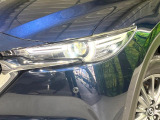 【LEDヘッドライト】悪天候や夜間走行時も良好な視界を確保し安心して運転できる高輝度LEDヘッドライトを装備!点灯速度が早く、消費電力も抑えられています。
