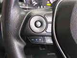 ステアリングには運転中でも簡単に操作できる各種スイッチついてます
