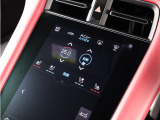 3段階に調節可能なシートヒーター&シートベンチレーション搭載です。 冬は暖かく夏は涼しく、季節を問わず快適なドライブを提供いたします。