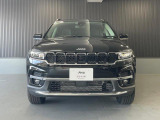 【フロントグリル】7スロットルグリルはJeep伝統の証です。SUVのみにこだわり続けている伝統あるJeep車へお乗り頂いてみてはいかがですか?