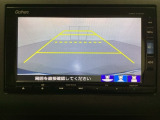 バックでの車庫入れも安心です! リアカメラが付いているバックモニター付のナビを装備しております。操作線もついており距離感も画面から確認できます。