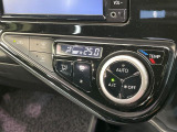 【オートエアコン】一度お好みの温度に設定すれば、車内の温度を検知し風量や温度を自動で調整。暑い…寒い…と何度もスイッチ操作をする必要はありません。快適な車内空間には必須の機能ですね♪