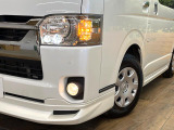 【LEDヘッドライト】悪天候や夜間走行時も良好な視界を確保し安心して運転できる高輝度LEDヘッドライトを装備!点灯速度が早く、消費電力も抑えられています。