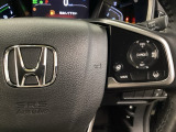 ハンドルにHondaセンシング系のクルーズコントロールやレーンキープアシストなどのスイッチが装備されています。ハンドルから手を離さず安全に操作できます。