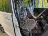 運転席シート廻りは使用感も少なく、良好な状態となっています。丁寧に使われていたことがよくわかりますね。
