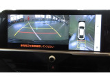 車両を上方から見たような映像をナビ画面に表示するパノラミックビューモニターが付いています。