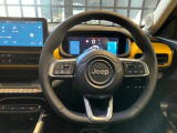ステアリングはテクノレザー