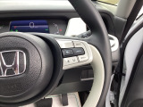 Hondaセンシングの機能のひとつ、アダプティブクルーズコントロール付!アクセルから足を離しても設定したスピードと前車との車間を保ち走行してくれます!車線維持もアシスト☆高速道路で疲労軽減ですね☆