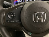 ステアリングスイッチがついていますので、オーディオのチャンネル変更、ボリューム、ジャンル変更が操作可能です。ハンドルから手を離さず安全に操作できます。