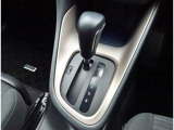 こちらのシフトは、車両にマッチしたデザインになっています!操作し易い配置になっていますので、安心・安全で機能的ですね!
