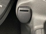 【アクセサリーソケット(電源ソケット)】電源からケーブルをつなげば、スマートフォンなどの電子機器の充電などを行うことができます!ゲーム機器や、カメラの充電にも便利ですね。