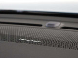 【harman/kardon】世界のオーディオファン垂涎のプレミアムサウンドシステムを搭載。原音に近い音場空間を忠実に再現。乗る人すべてに最良の音響体験を提供します。