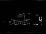 マルチインフォメーションディスプレイ付デジタルスピードメーターです。好みの表示を4パターンから選択可能です。