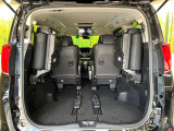 普段のお買い物や通勤、送迎等に十分な荷室スペースを確保しております。セカンドシートを倒すと、大きな荷物の積載も可能です♪