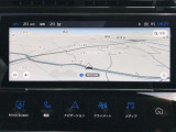 純正コネクテッドナビは常に最新の情報を表示。マップデーターの更新作業などが無く快適に使えます。