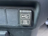 【 USB端子 】USB接続もついていますので携帯などの電子機器の充電にも使えて便利です♪//