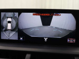 上から車両を見下ろしたような映像をナビゲーション画面に表示する「パノラミックビューモニター」を搭載しています。