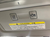【アイサイトVer3】前方の車両等を検知し、衝突しそうな時は警報で注意を促し、ブレーキを踏む力をサポート。ブレーキを踏めなかった場合は衝突被害軽減ブレーキが作動、衝突回避をサポートします。