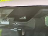 【エマージェンシーブレーキ】走行中に前方の車両等を認識し、衝突しそうな時は警報とブレーキで衝突回避と被害軽減をアシスト。より安全にドライブをお楽しみいただけます。
