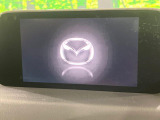 【BOSEサウンド付きマツダコネクトナビ】車内の雰囲気にマッチした一体型タイプのナビ。各種車輌設定やBluetooth再生等、様々な機能が楽しめます。直感的なダイヤル操作が可能で、使い勝手も良好です。