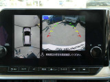 これが【アラウンドビューモニター】上空から見下ろしているかのような映像を映し出して、スムーズな駐車をアシスト