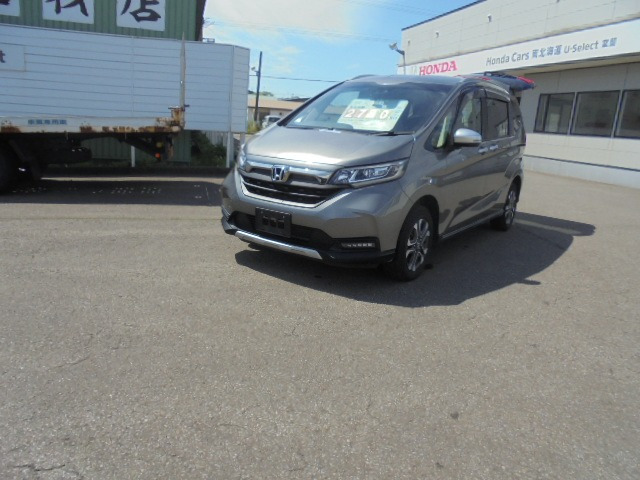 フリード1.5 ハイブリッド クロスター 4WD