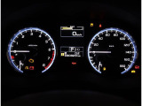 視認性に優れたメーターで、夜間走行も安心して運転できます!メーター内の光度調整機能も付いております!