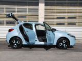 軽量でありながらも、高い剛性を実現したSKYACTIV-BODYを採用しています。万が一の衝突時にも、乗員を守る高い安全性能を備え、安心感のあるドライブを提供します。