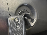 【キーレス】少し離れた場所からでもボタン一つでドアの開錠・施錠ができるのでとっても便利!ドアの鍵穴周りに傷をつけることもありません♪